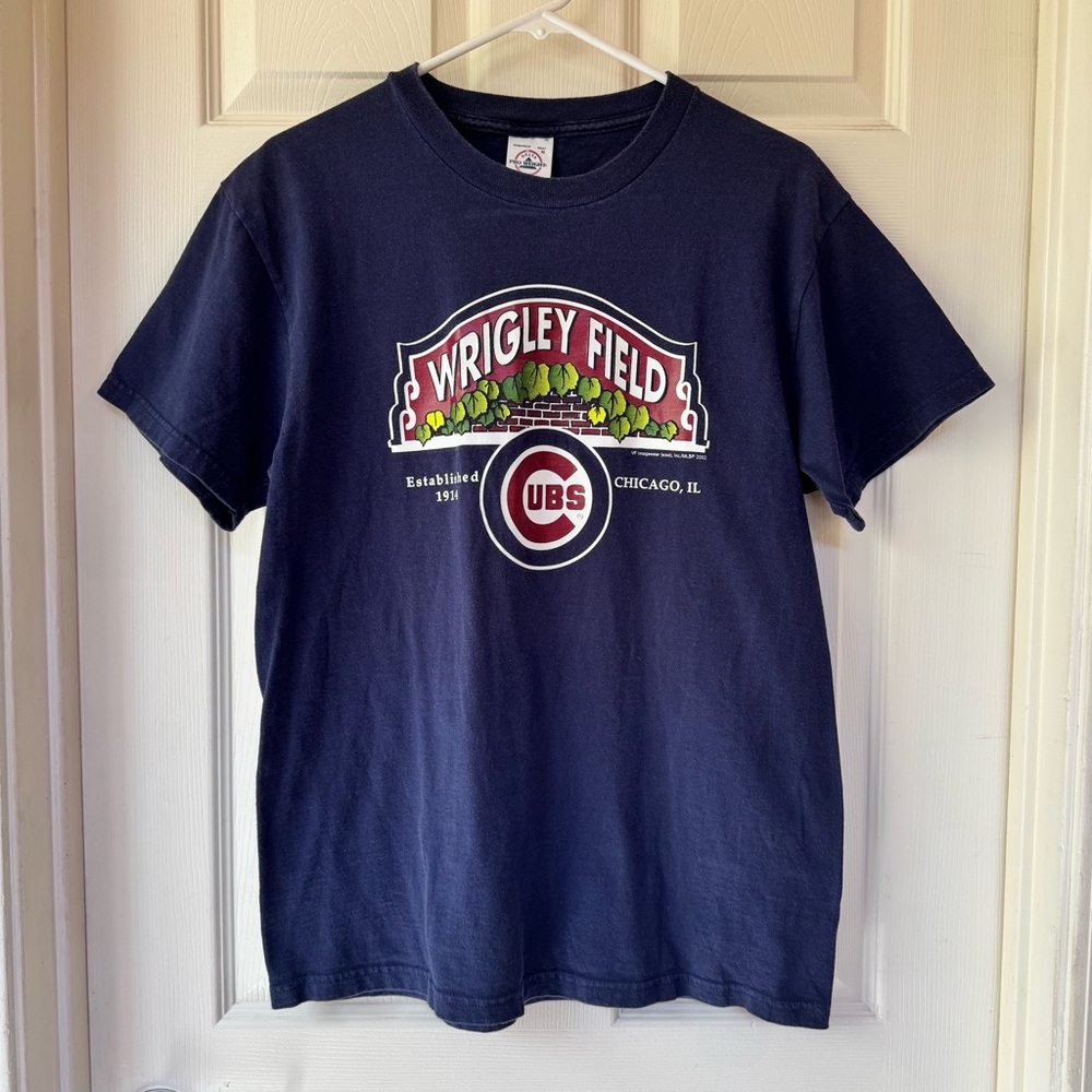 Vintage 2005 CHICAGO CUBS WRIGLEY FIELD Souvenir T-Shirt M Navy Baseball MLB Y2K
